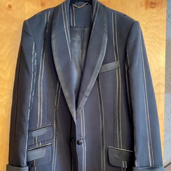 Looking for the suit and an extra large or 48 regular - Picture 1 of 1